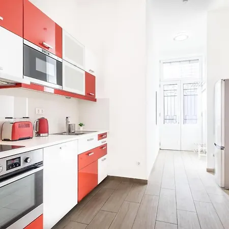 Bright & Large At Location Apartment Budapest