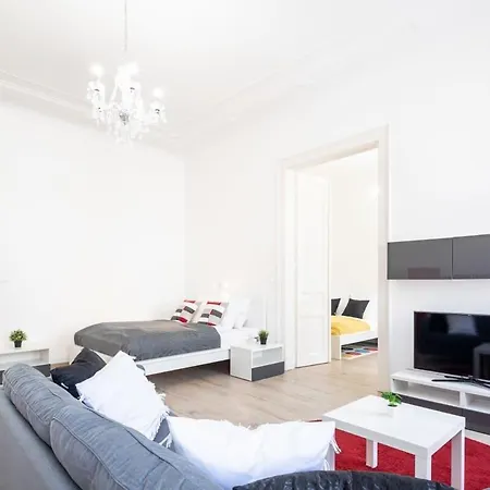 Bright & Large At Location Apartment Budapest