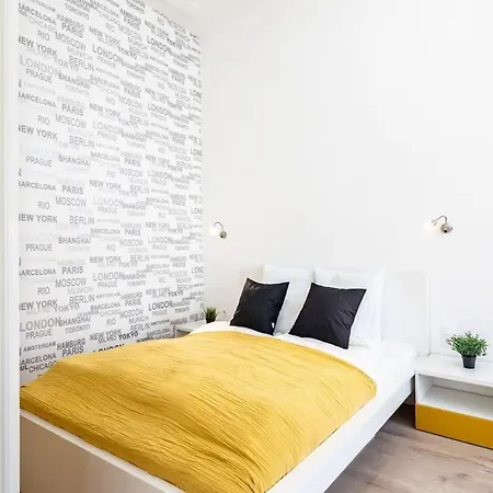 Bright & Large At Location Apartment