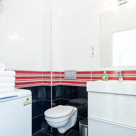 דירה Bright & Large At Location *