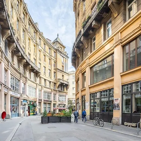 Bright & Large At Location * Budapest