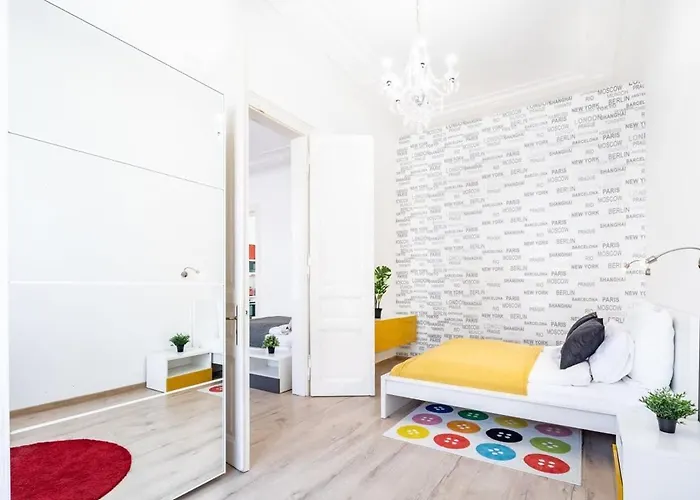 Bright & Large At Location Apartament