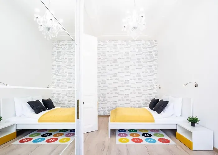 Bright & Large At Location Apartament *