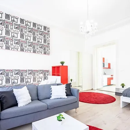 Bright & Large At Location Budapest