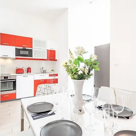 Bright & Large At Location Lägenhet